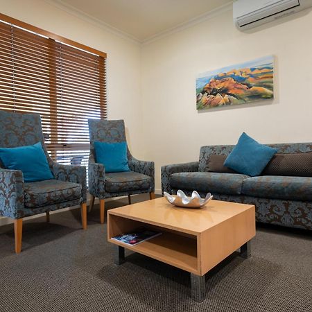 Regal Palms Resort Rotorua Luaran gambar A living room in a typical apartment
