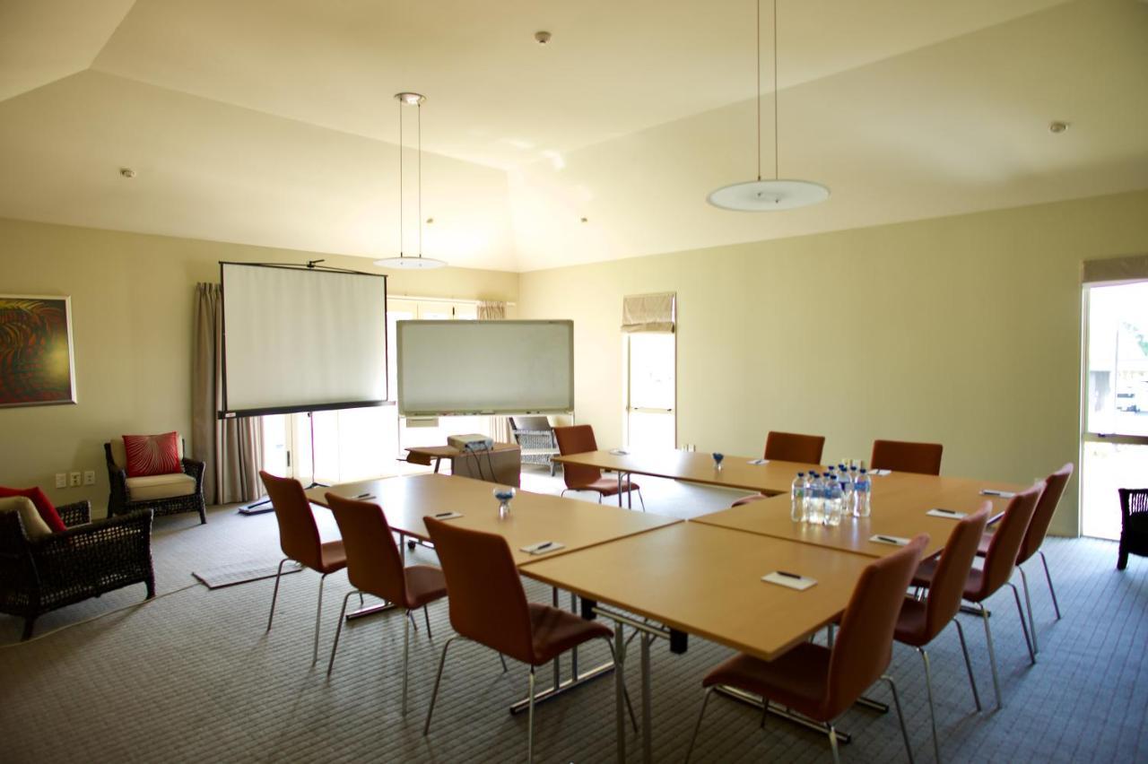 Regal Palms Resort Rotorua Luaran gambar The boardroom at the National Wine Centre