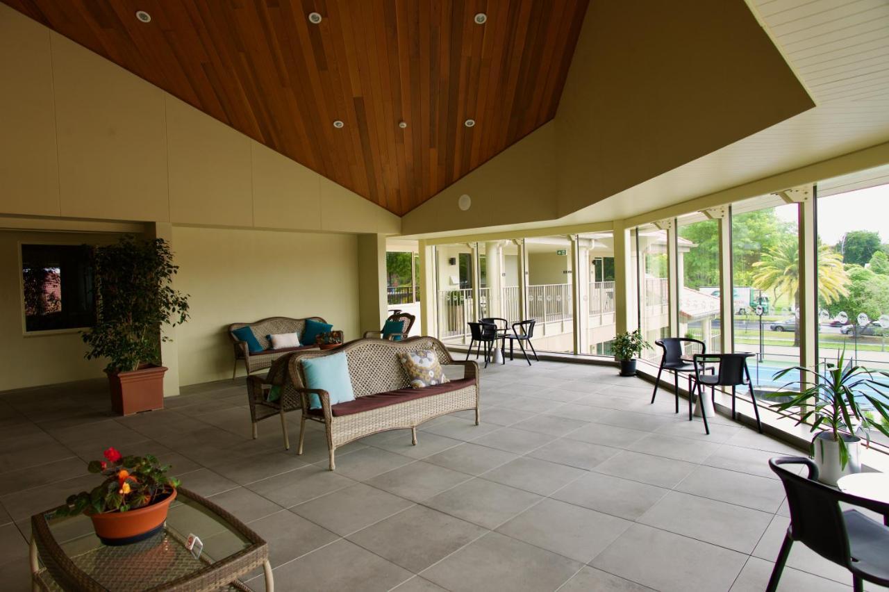 Regal Palms Resort Rotorua Luaran gambar The interior of the lobby