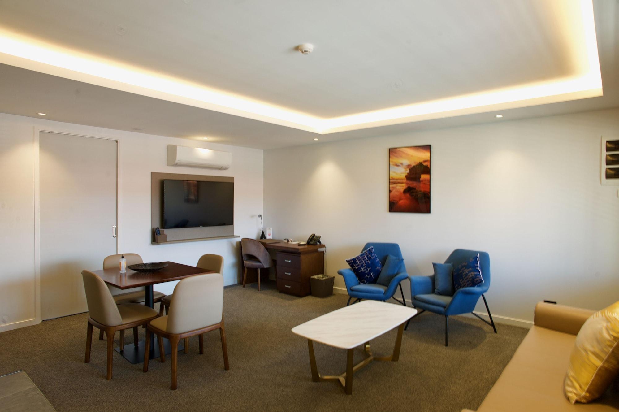 Regal Palms Resort Rotorua Luaran gambar A living room in a typical apartment at the hotel