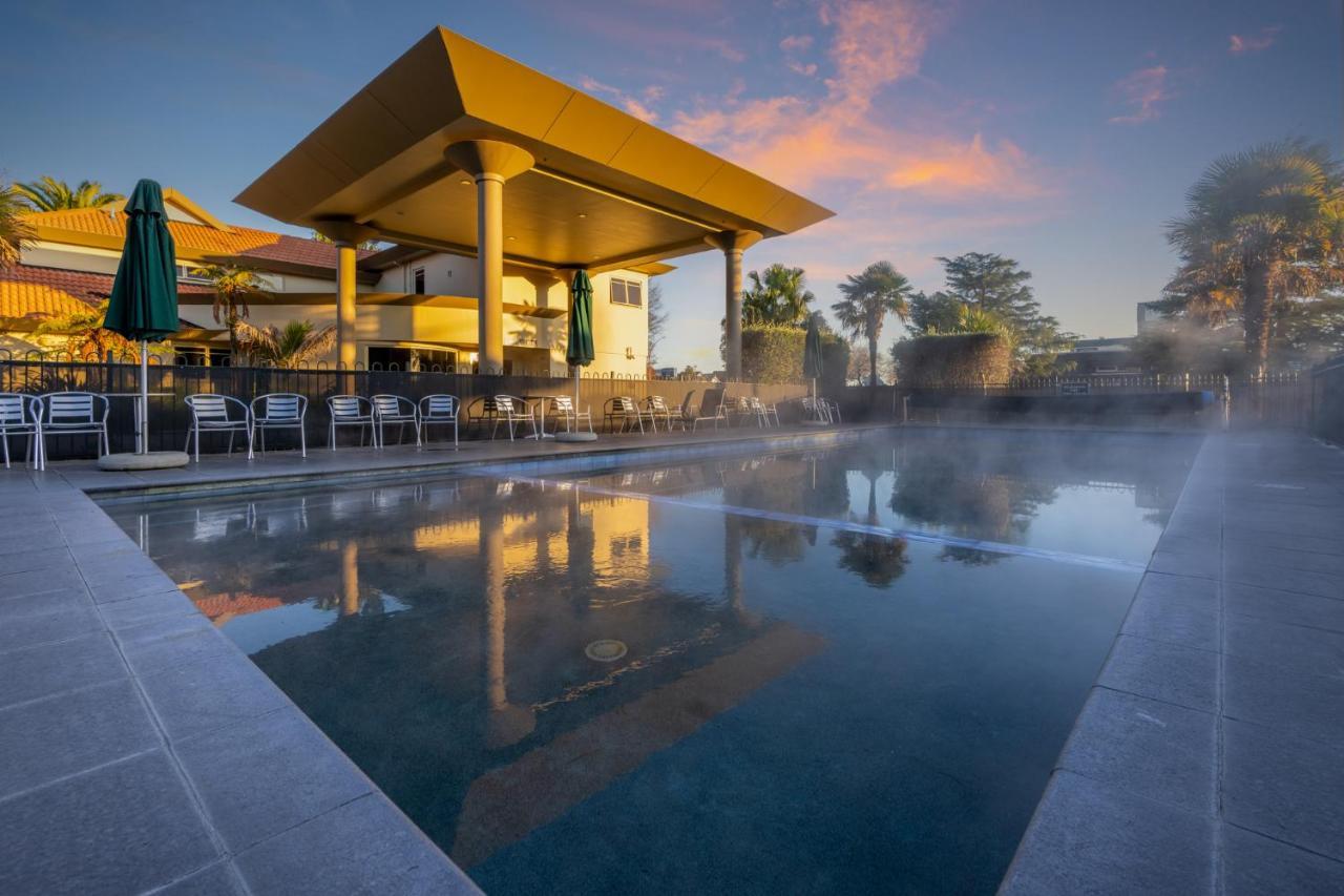 Regal Palms Resort Rotorua Luaran gambar The pool at the hotel